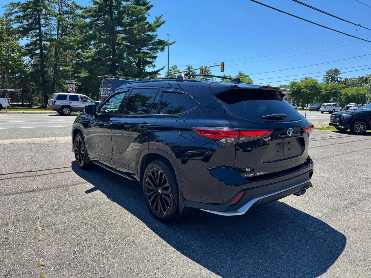 2023 Toyota Highlander XSE AWD exterior view